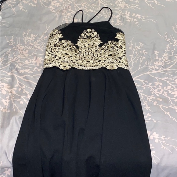 Dresses - Picture 3 of 7